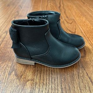 Toddler girls black boots leather look with bowtie accent